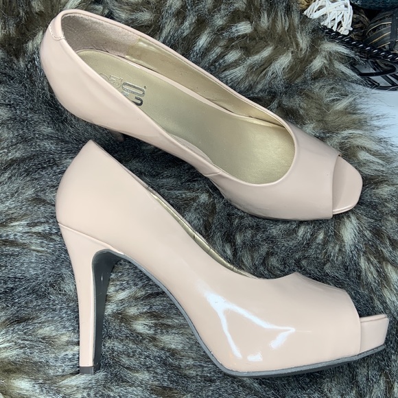 9&CO. Beige Stilettos 👠 Heels Peep Toe Shoe Size 10 - Picture 3 of 5